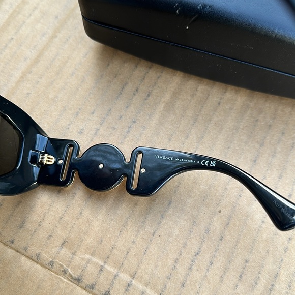 VERSACE - Picture 5 of 7